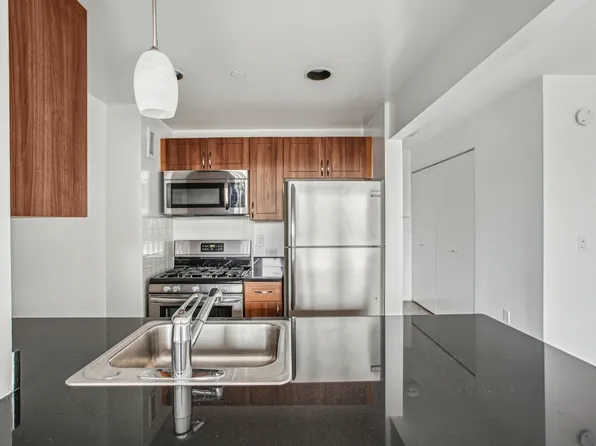 229 Chrystie Street image 1 of 23