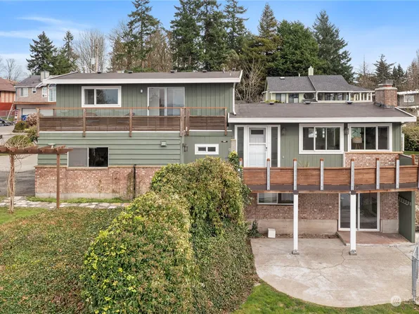 1747 S 227th Place, Des Moines, WA 98198