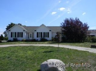 3 Molly Dr, Girard, IL 62640