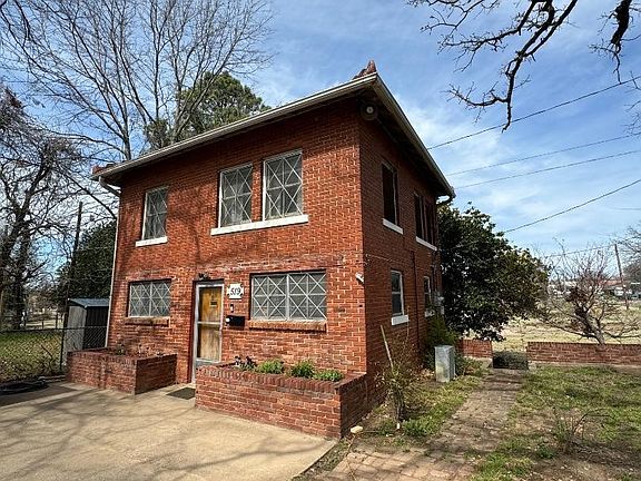 3rd image of 519 E Comanche Ave