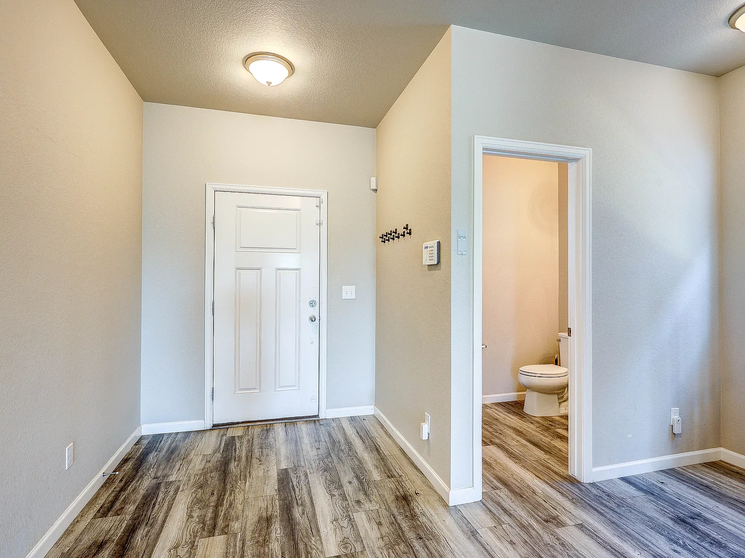 5 bed, 3337 sqft, $3,500 — Photo 4