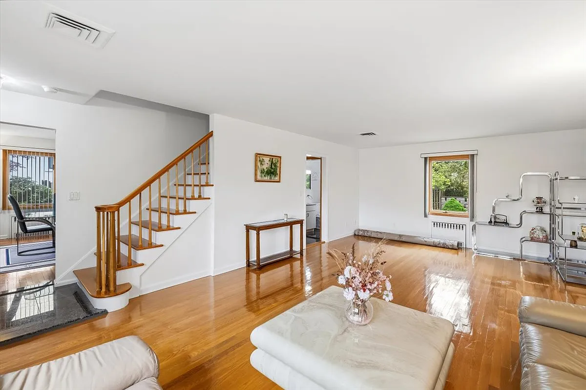 5 bed, 2.5 bath, $6,000 — Photo 1