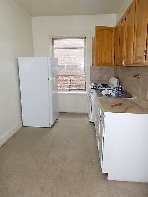 1st image of 303 Crown St APT 3