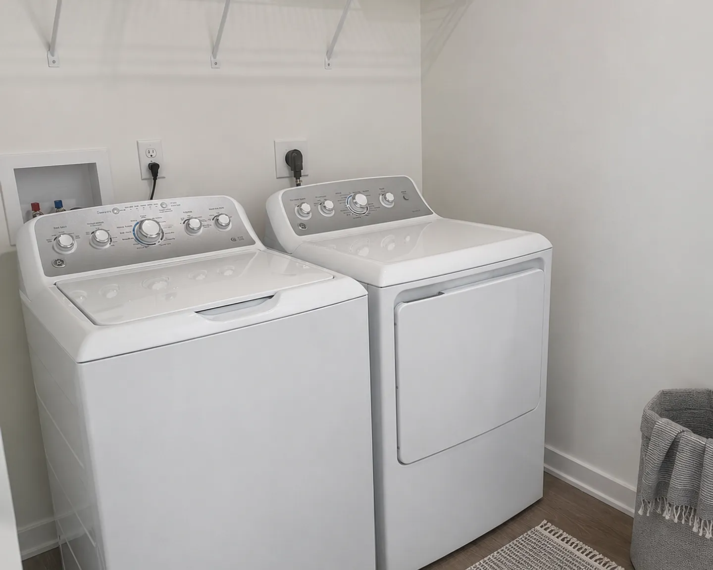 Cedar Park Apartments — Photo 4
