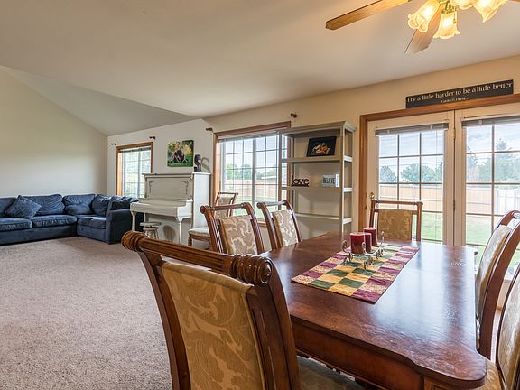 5th image of 319 W Canyon Lakes Dr