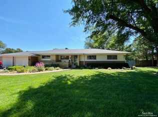 156 Overhill Rd, Salina, KS 67401