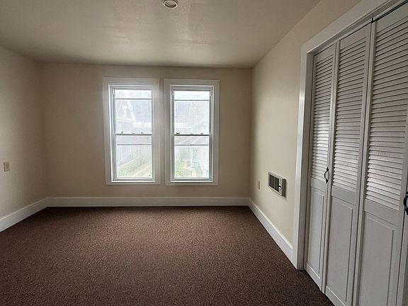 4th image of 211-215 Grand St