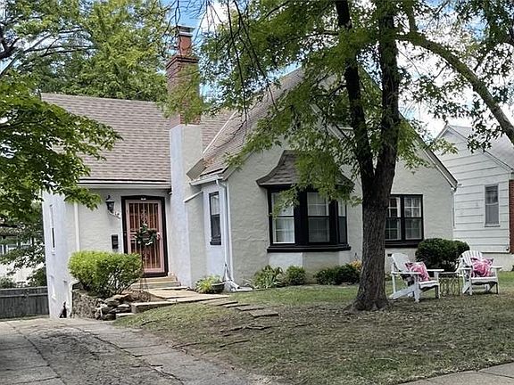 2nd image of 818 E 72nd St