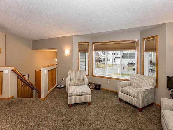 5th image of 926 Parkway Dr