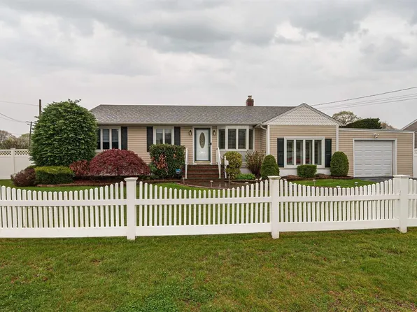 350 Aster Road, West Islip, NY 11795