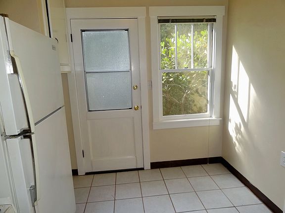 5th image of 112 University Ave APT 1