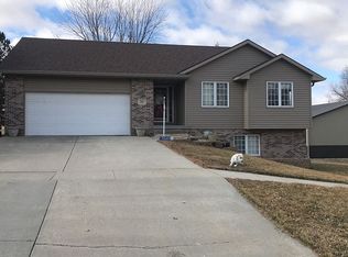 305 S Park St, Hooper, NE 68031