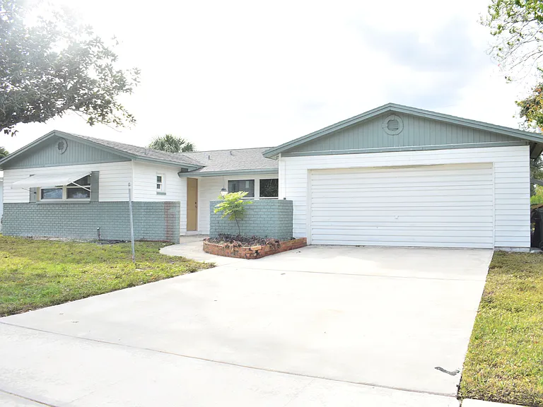 1413 Floyd Dr — Photo 1
