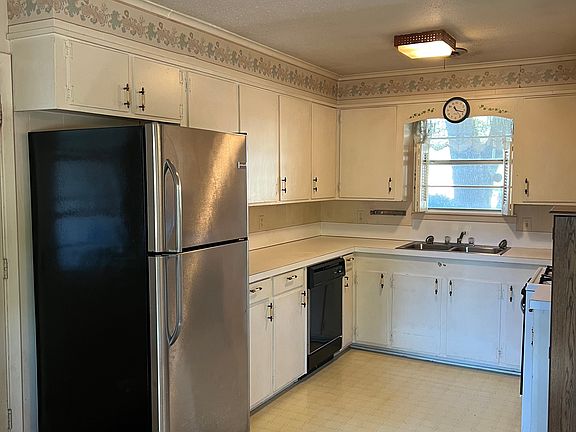 5th image of 2217 Lakeland St