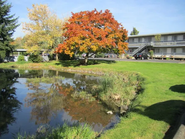 Crystal Springs, 2215 SE Miller St APT 39, Portland, OR 97202
