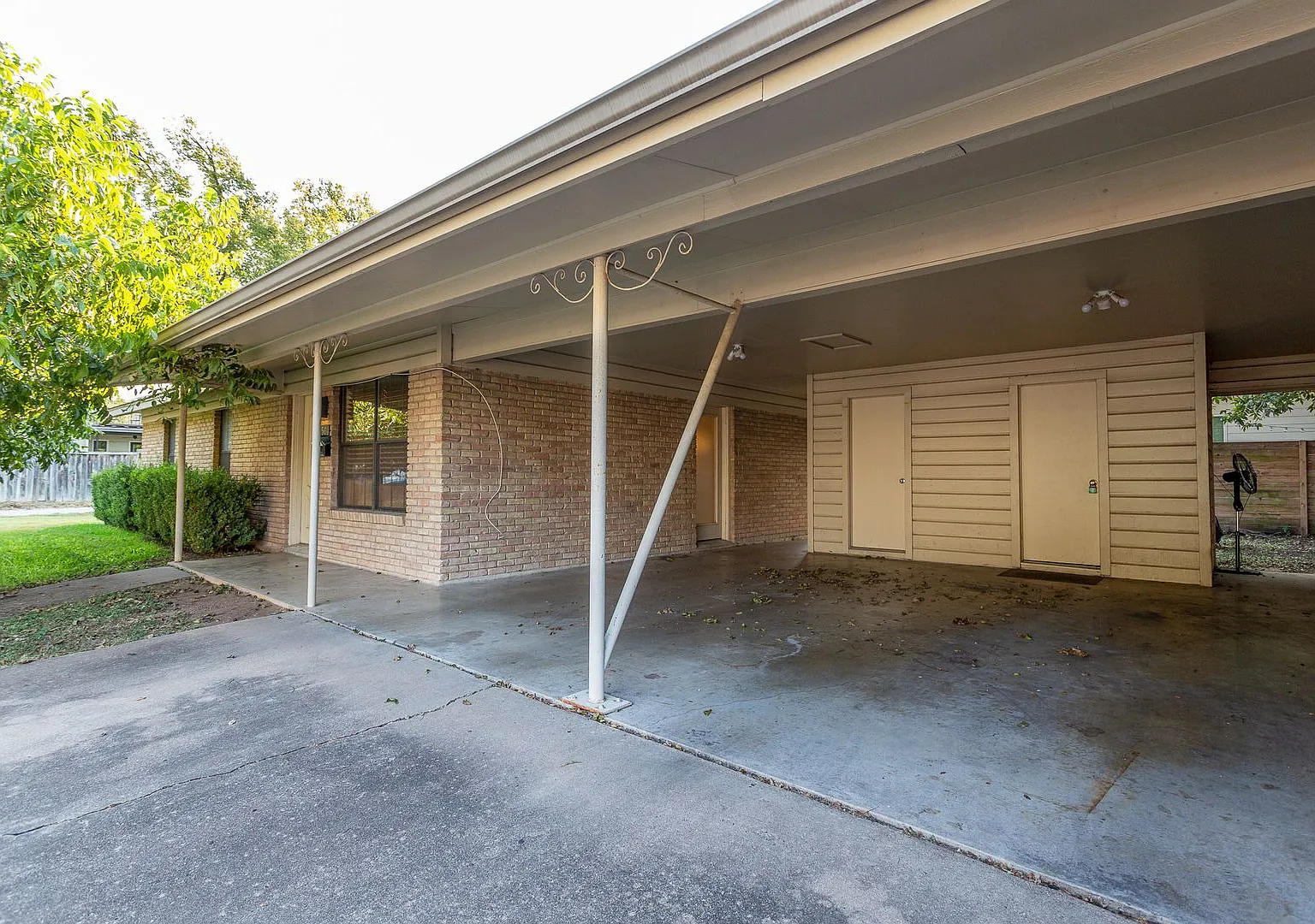 Charming 3BR/1BA Home with Covered Carport in Austin! — Photo 3