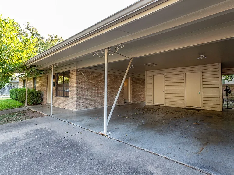 4501 Caswell Ave — Photo 3