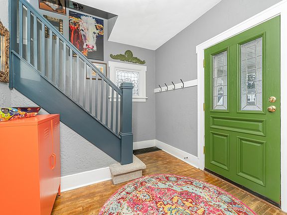 3rd image of 420 Montrose Ave