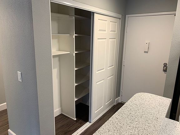 2nd image of 533 N Mariposa Ave APT 322
