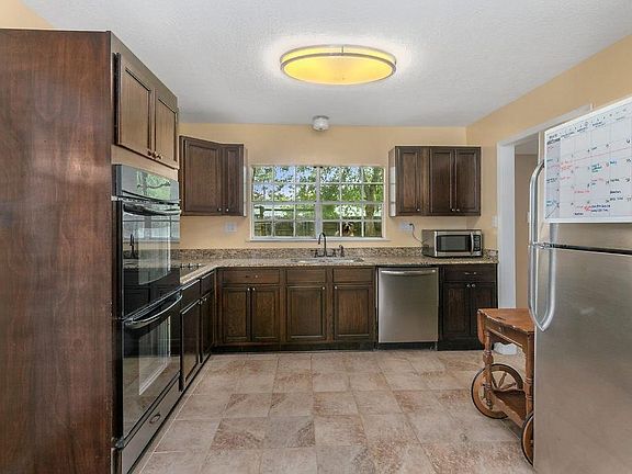 3rd image of 1356 Jefferson Dr