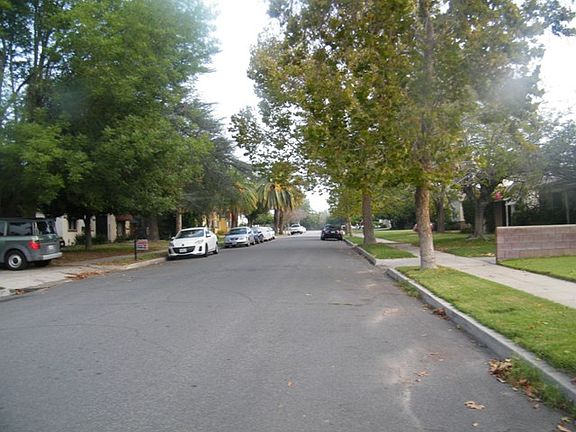 3rd image of 2883 Genevieve St