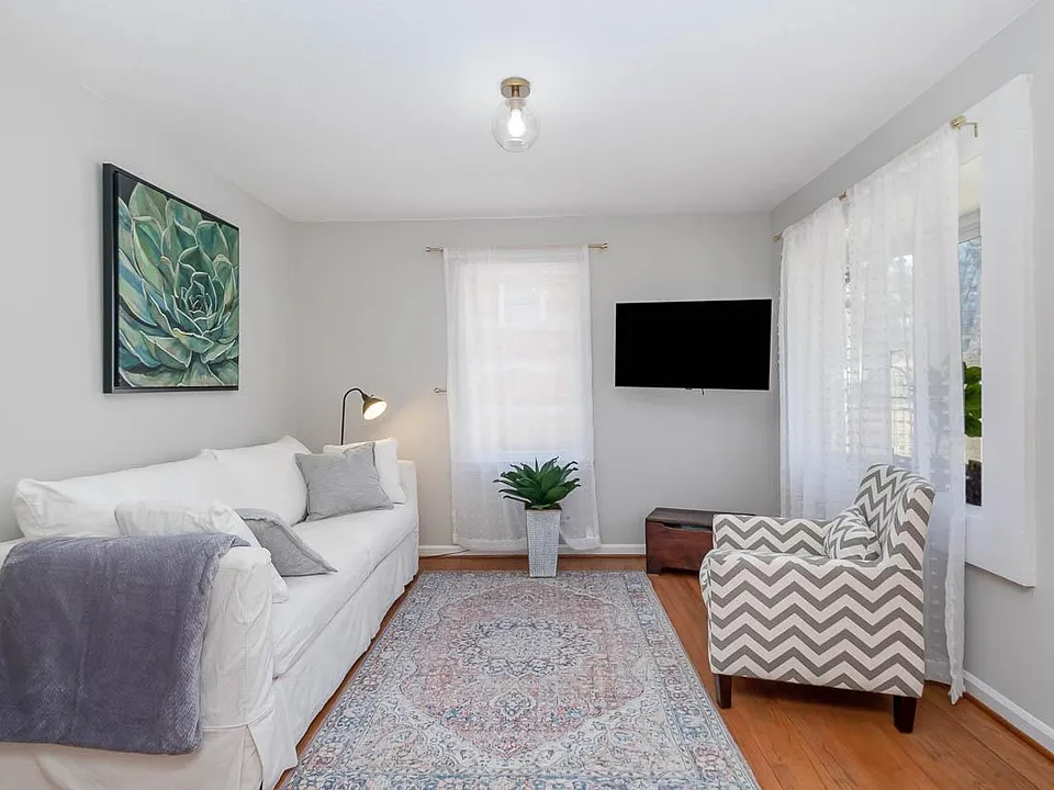 123 Archdale Dr