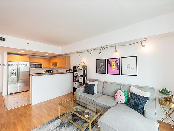 3rd image of 951 Brickell Ave APT 2709