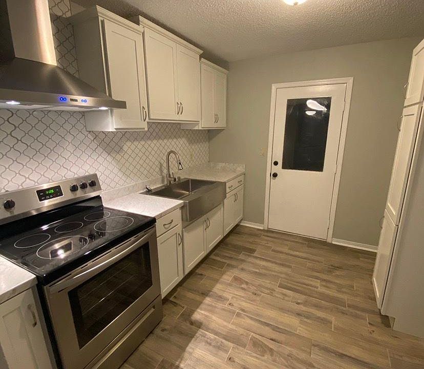 2nd image of 4246 Del Prado Cir #1