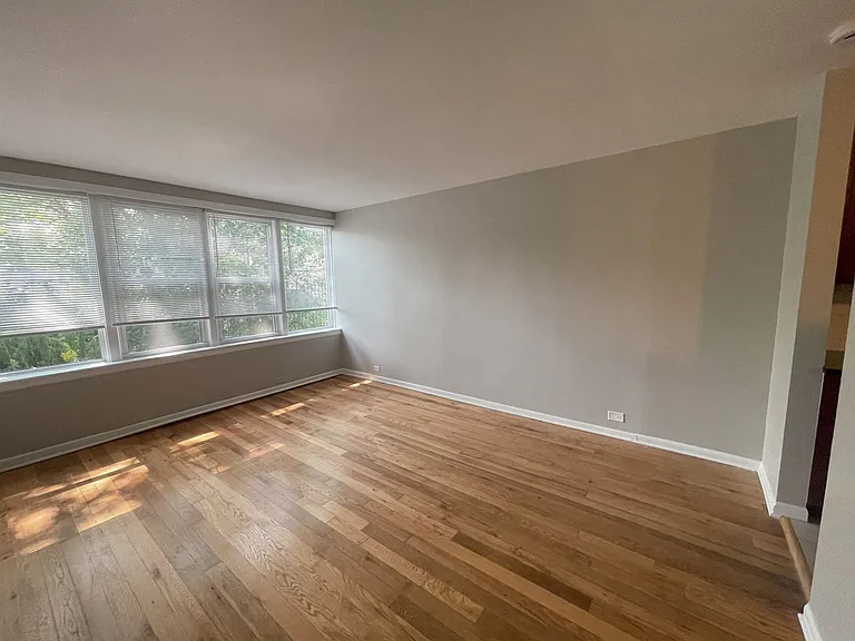6107 N Cicero Ave — Photo 3