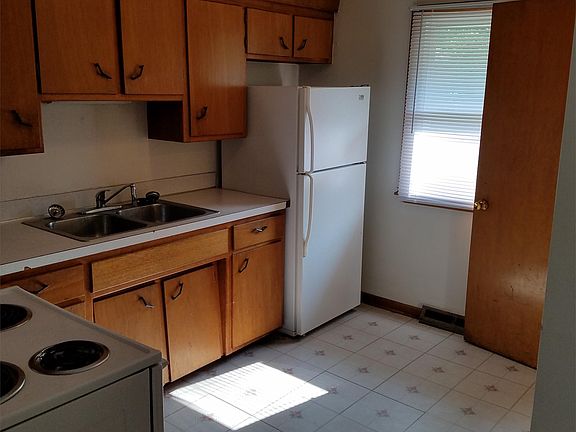 1105 Melrose - Kitchen (2)
