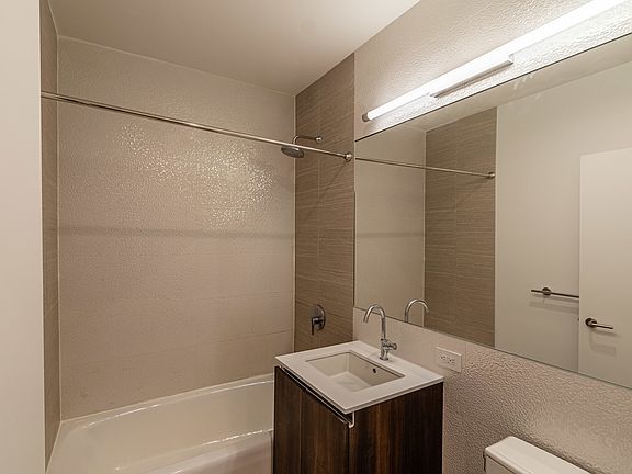 5th image of 15 Park Row APT 15h