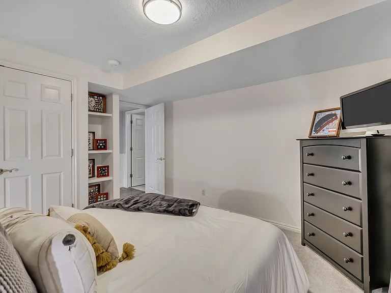 9162 S Glenn Abbey Way — Photo 37