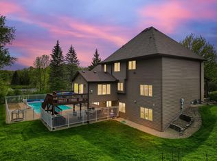 5652 Erik Ln, Shoreview, MN 55126