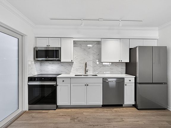 5th image of 624 Southwind Cir APT 4