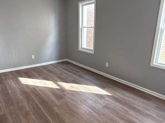 5th image of 176 Mapes Ave #B