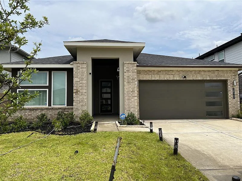 4 bed, 2.0 bath, 1804 sqft, $2,399 — Photo 1