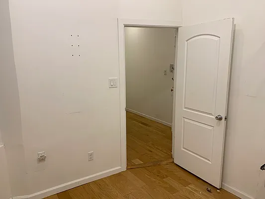 Rented by Flatiron Real Estate Advisors LLC | media 21