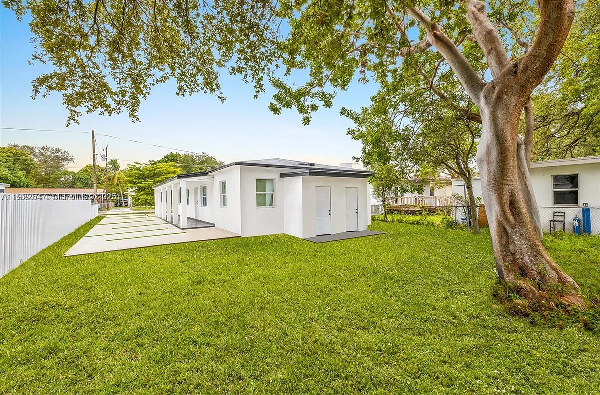 Building Photo - 5509 NW 5th Ct #5511