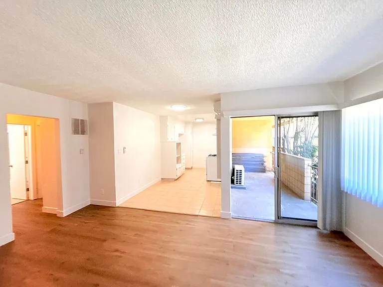 853 W Beach Avenue — Photo 4
