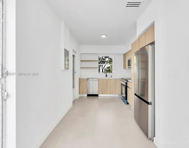 1130 102nd St — Photo 1