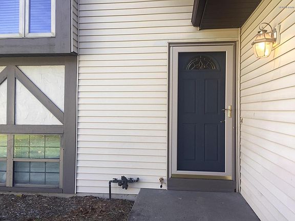 2nd image of 2280 Chesapeake Dr NE