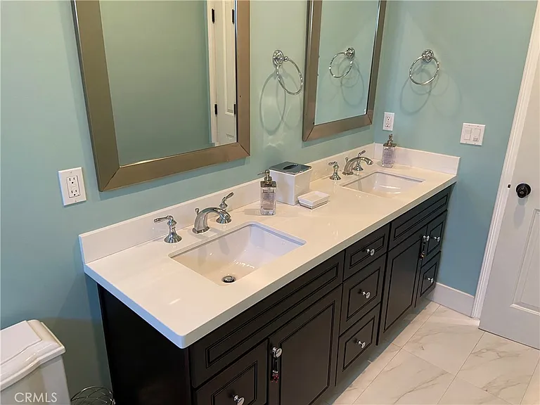 4470 Stansbury Ave — Photo 39