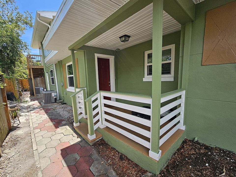 Apt B Porch and private entry