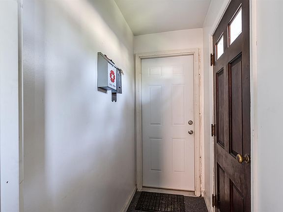 5th image of 2300 Queen Ave #2302