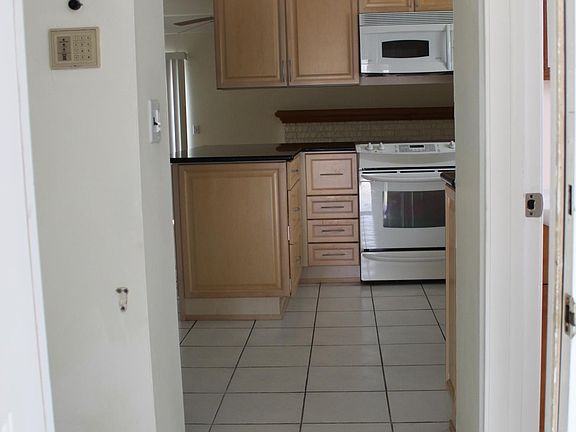 5th image of 90 Hampshire Dr