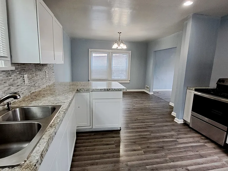 161 S Harbine Ave — Photo 5