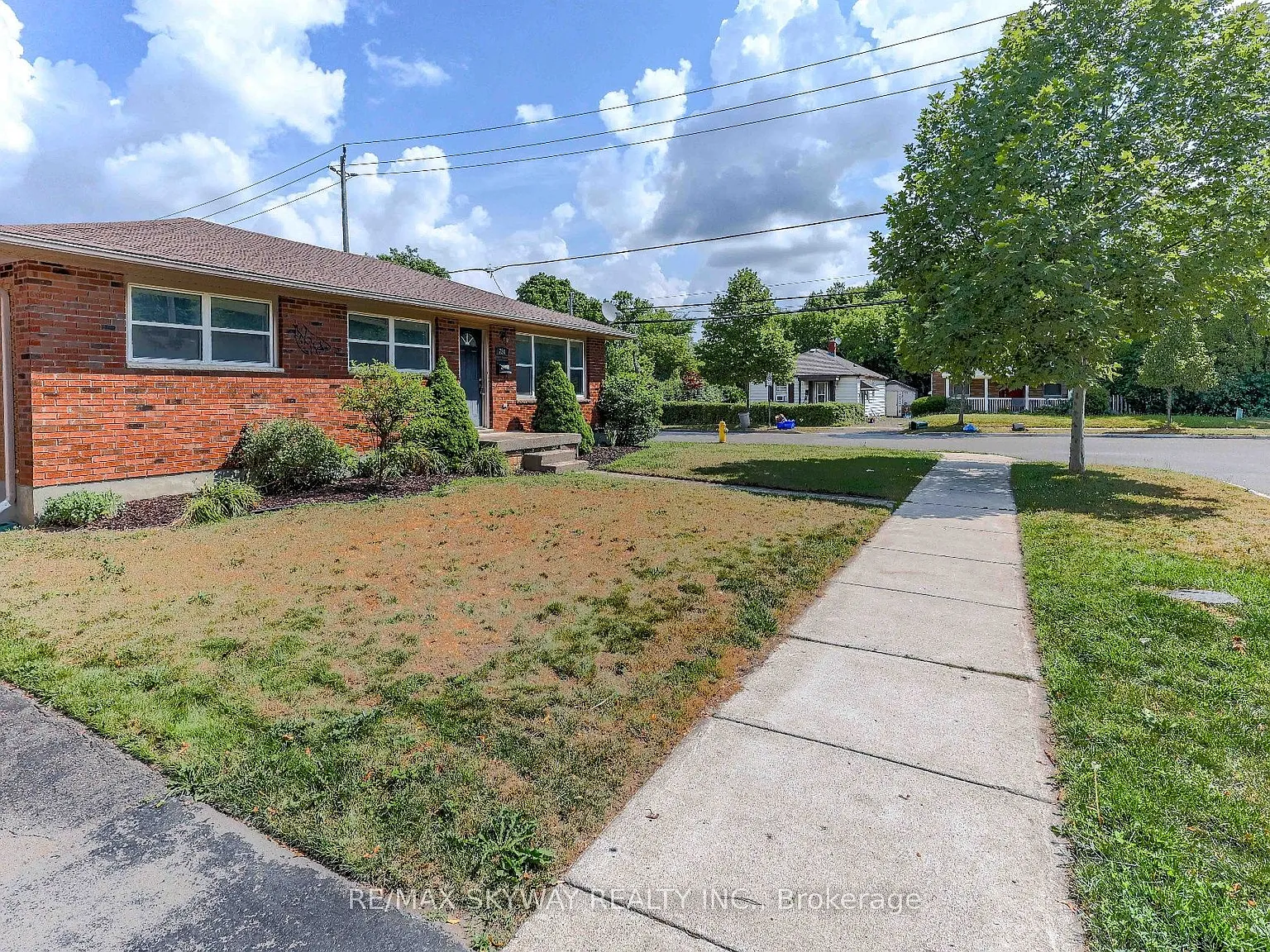 5 bed, $2,400 — Photo 3