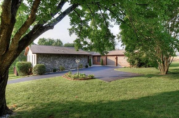 1st image of 913 Millercrest Dr