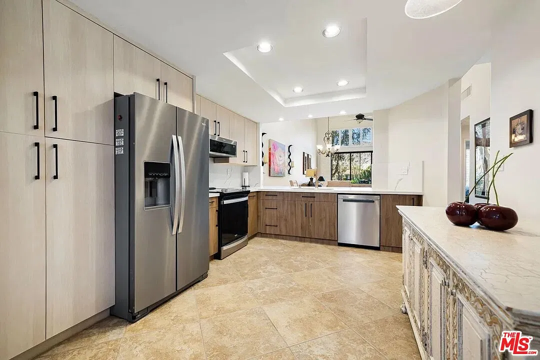 2 bed, 2.0 bath, 1549 sqft, $5,500 — Photo 3