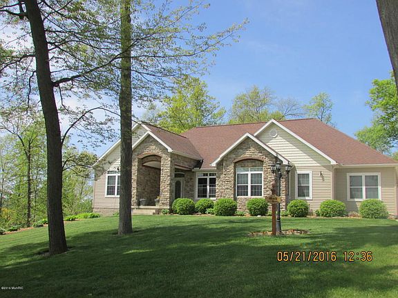 4th image of 2635 Winona Dr